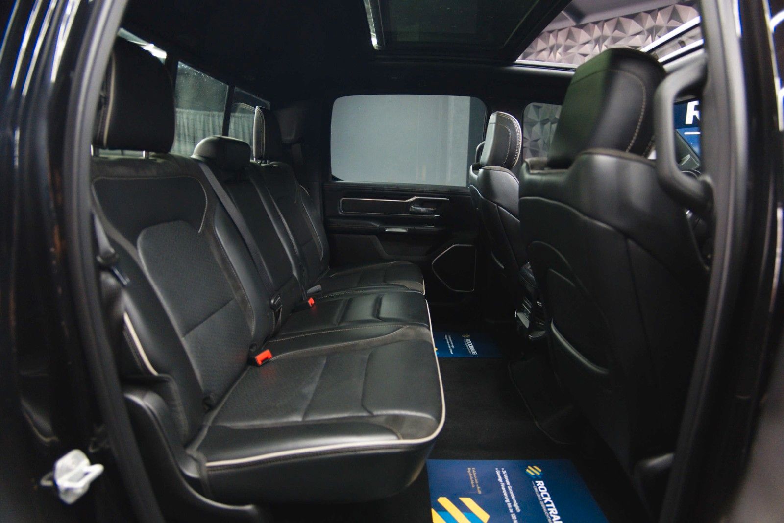 Fahrzeugabbildung Dodge RAM 5.7 V8 HEMI 4x4 Night LARAMIE LONGBED 19%