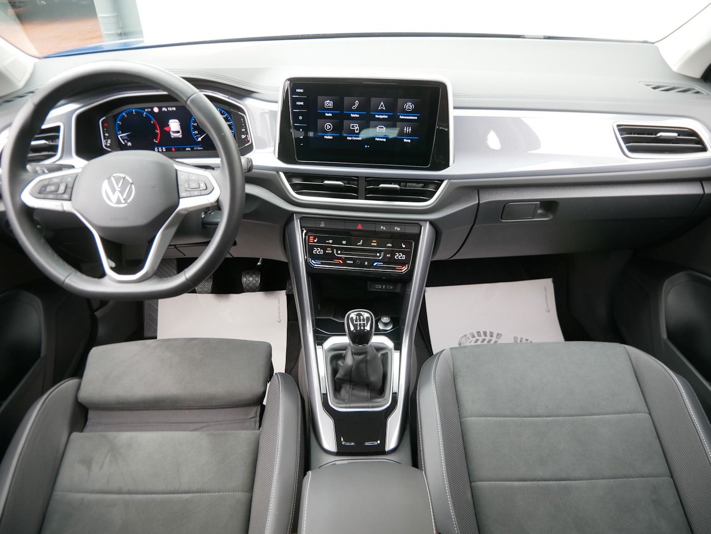 Fahrzeugabbildung Volkswagen T-Roc 1.5 Style NEU43T Standhz MATRIX ACC Kamera