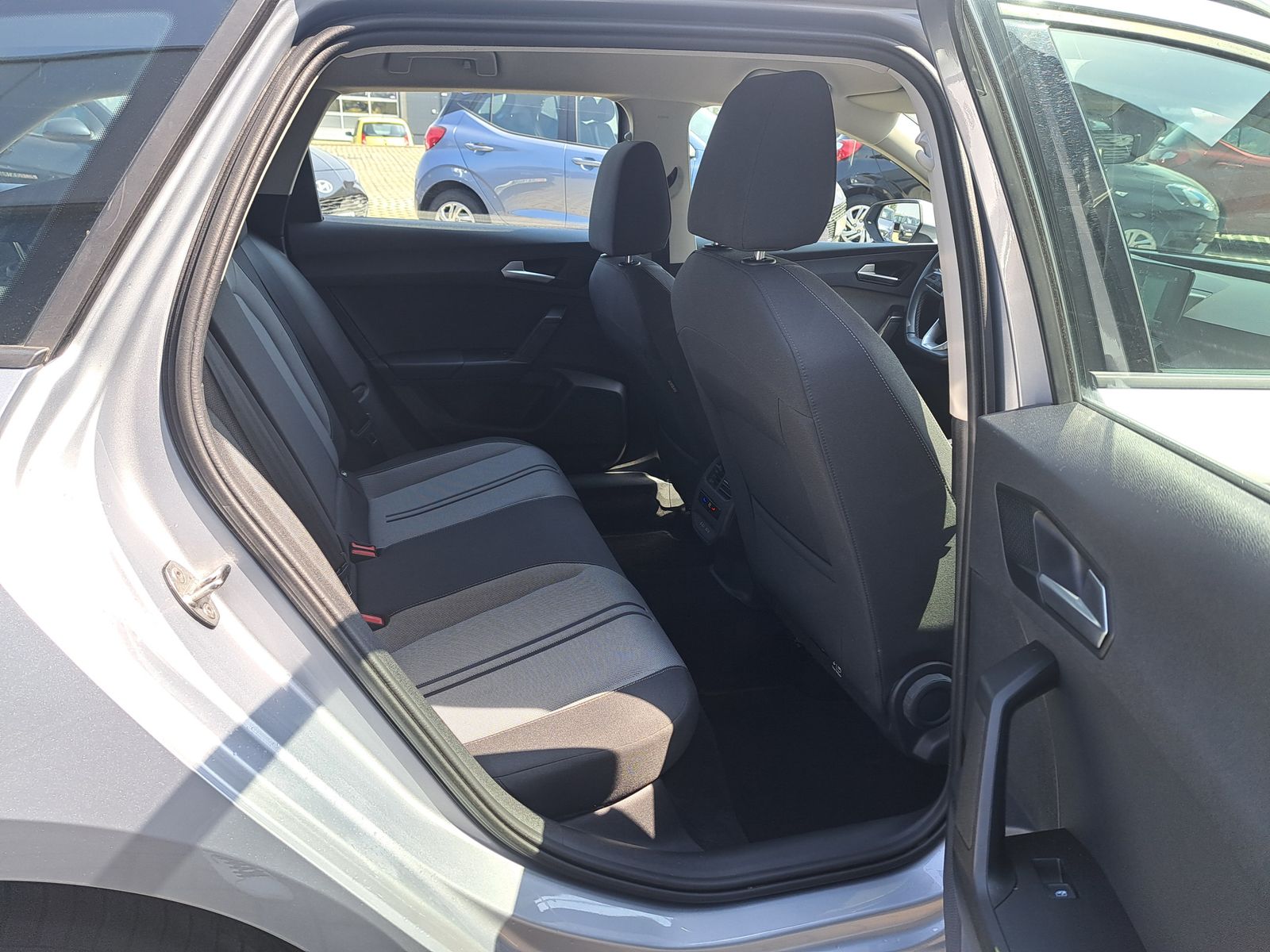 Fahrzeugabbildung SEAT Leon Style ST 2.0 TDI DSG LED PARK-ASSIST NAVI