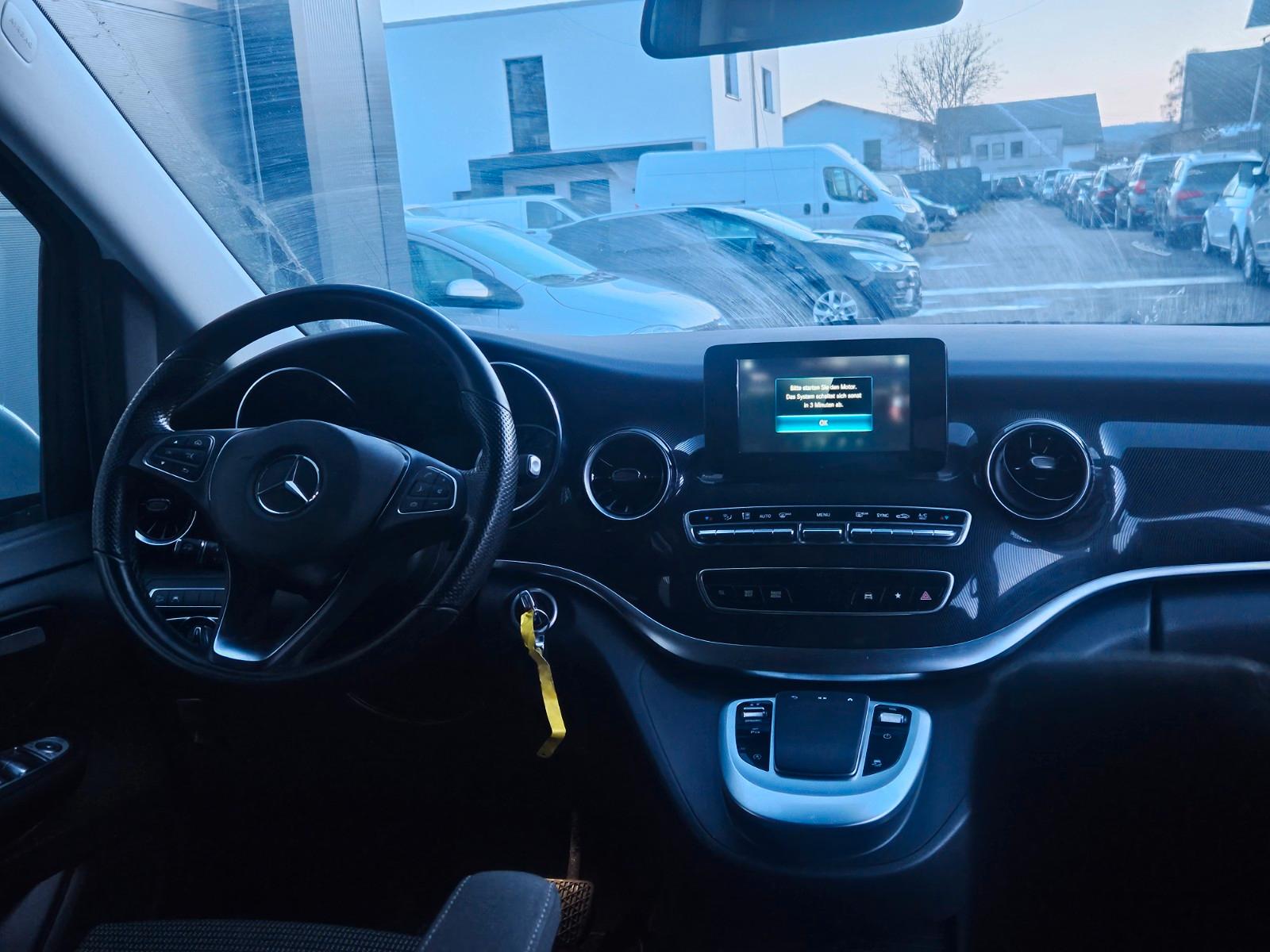 Mercedes-Benz V 220 d EDITION 4MATIC lang AHK Navi LED