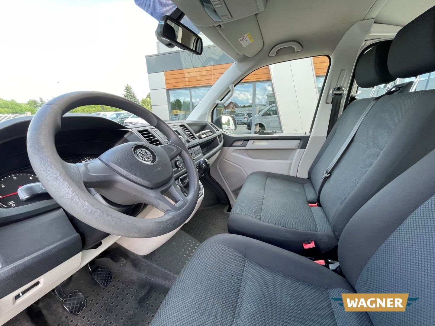 Fahrzeugabbildung Volkswagen T6 Kombi lang 9 Sitzer Rampe Klimaanlage