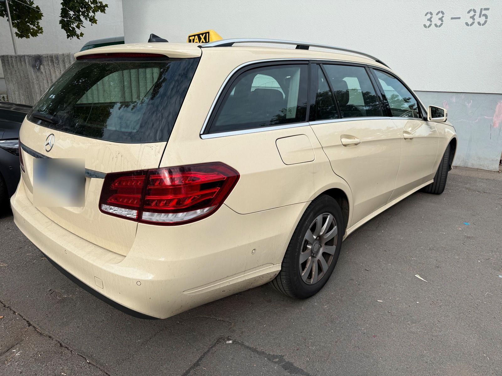 Mercedes-Benz E200 2014 — interior