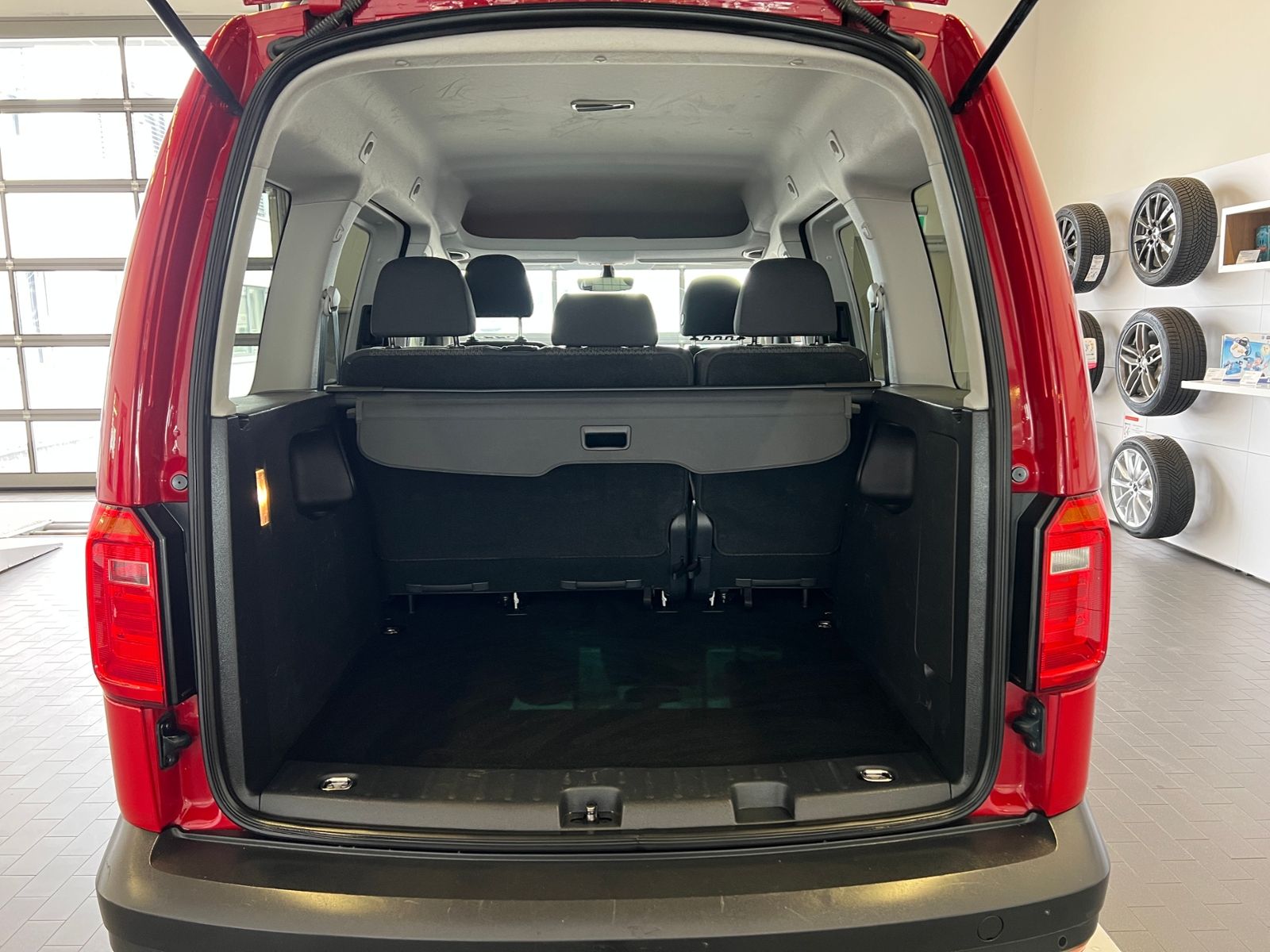 Fahrzeugabbildung Volkswagen Caddy Trendline 1.4 TSI *AHK, Navi, Klima, Sitzh