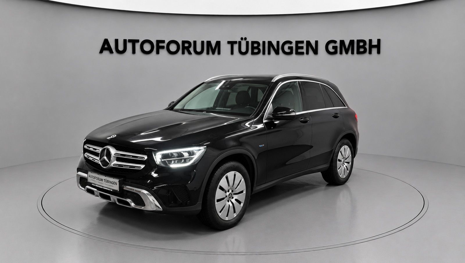 Fahrzeugabbildung Mercedes-Benz GLC 300 e 4MATIC Autom.*AHK*PANORAMA*DISTRO