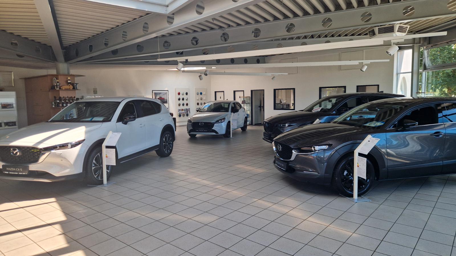 showroom-image-top