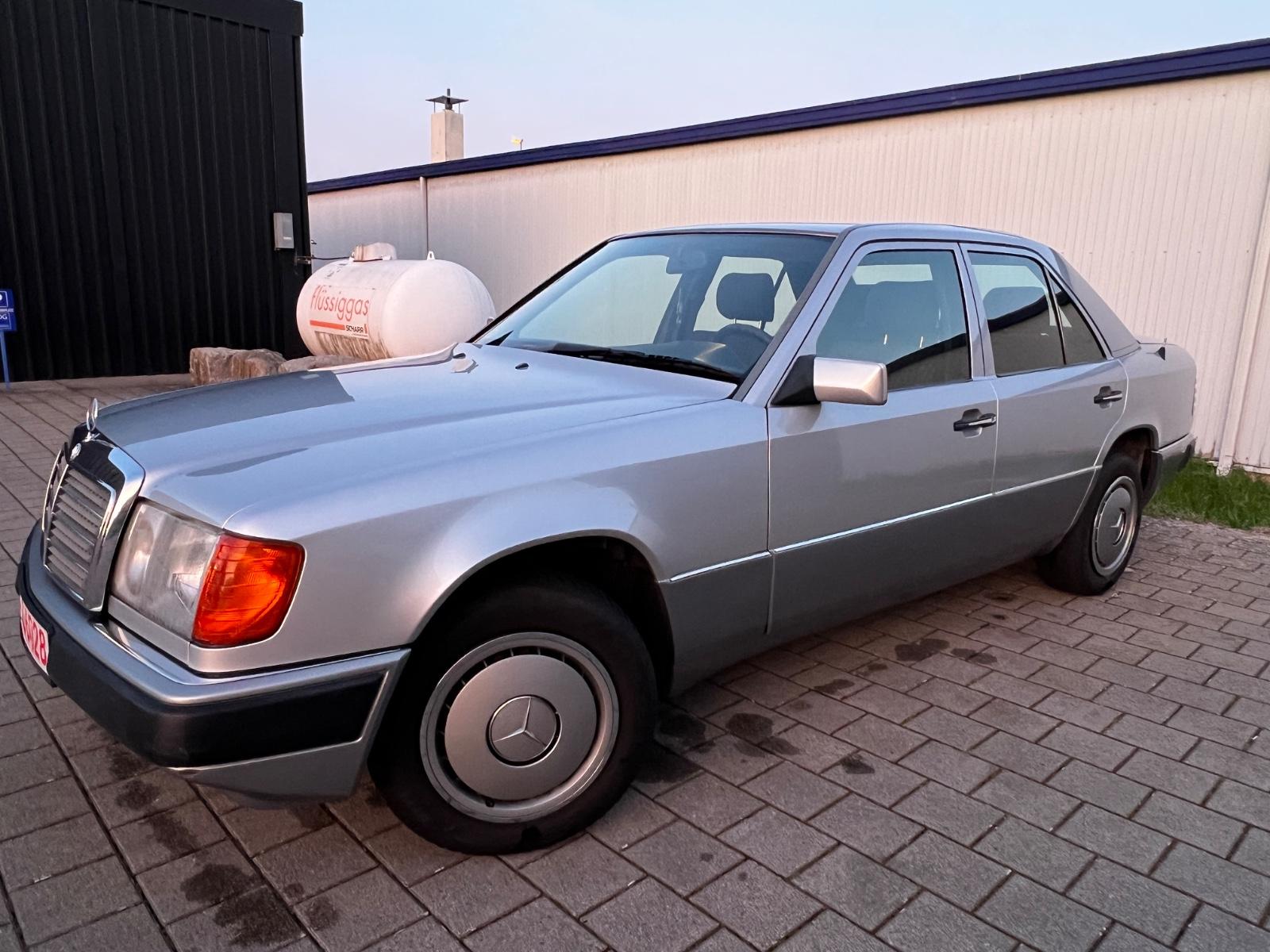 Mercedes-Benz 200 E *Automatik*Schibedach*H Kannzeichen*