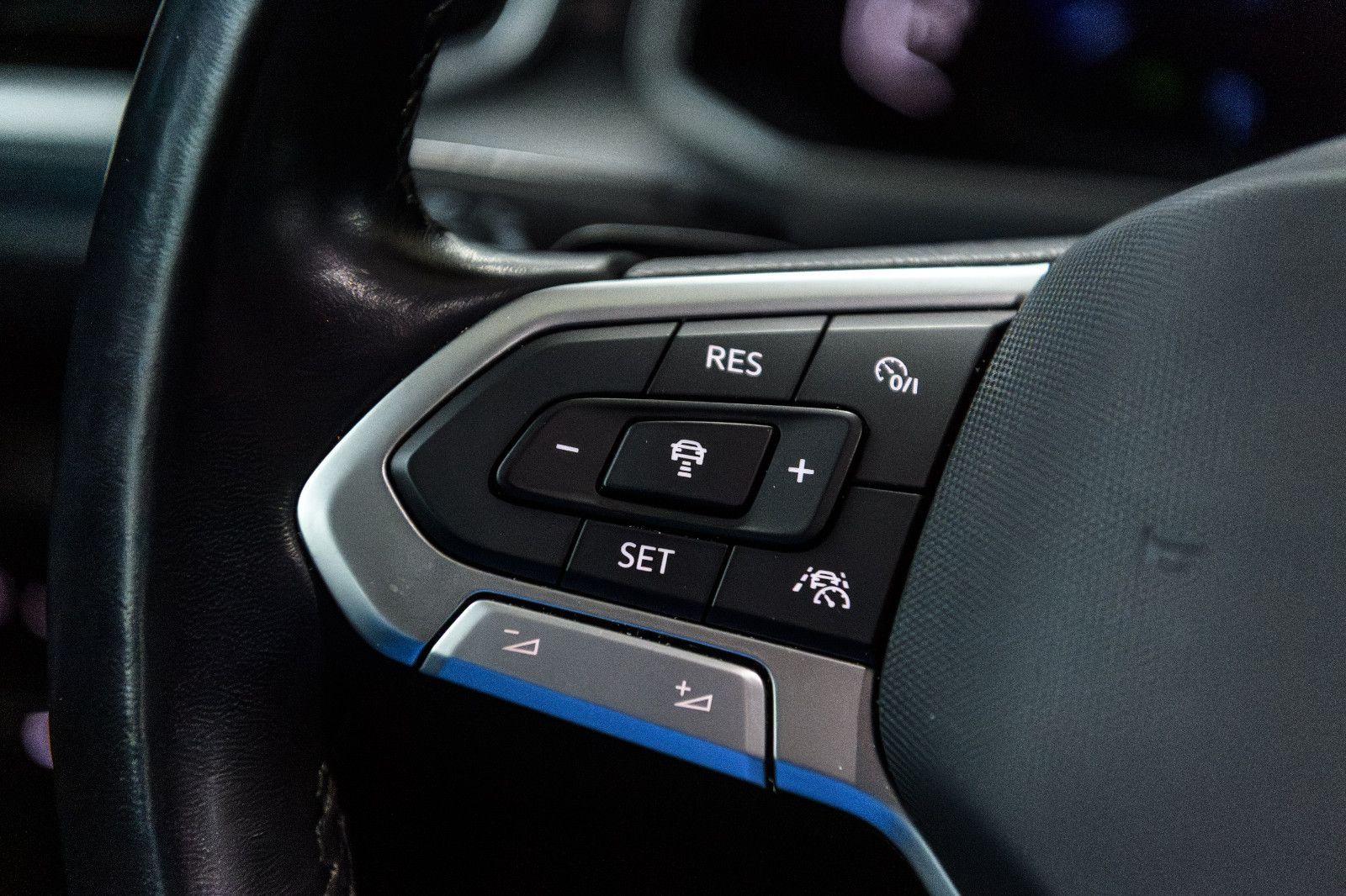 Fahrzeugabbildung Volkswagen T-Roc Style 1.5 TSI DSG LED+AHK+KEYLESS+KAMERA