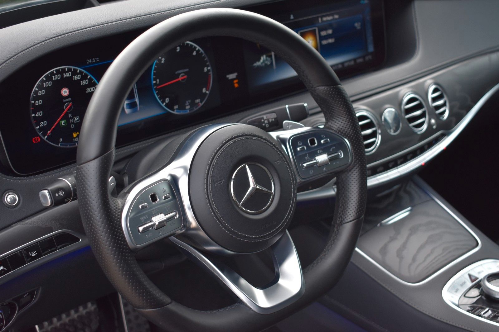 Fahrzeugabbildung Mercedes-Benz S 350 d 4Matic AMG Line Burmester Multib LED HUD