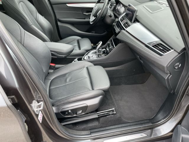 Fahrzeugabbildung BMW 220 Gran Tourer Sport Line Autom. AHK, Navi, Pan