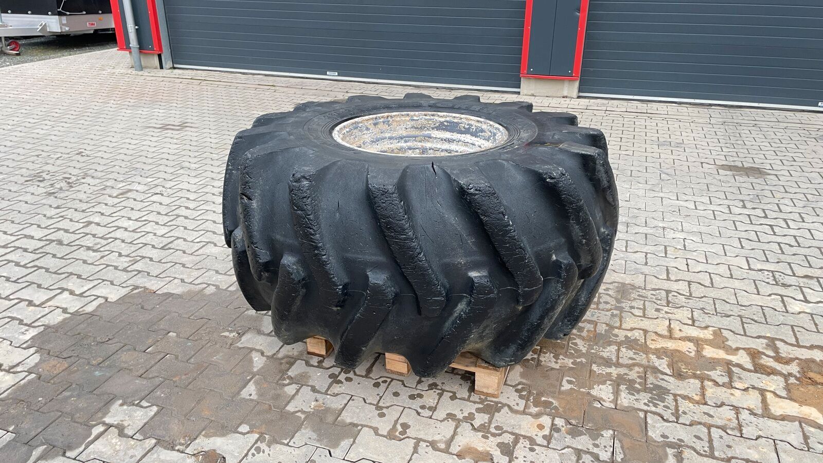 Fahrzeugabbildung Wirtgen WR 2400 / WR 2500 / Ersatzreifen