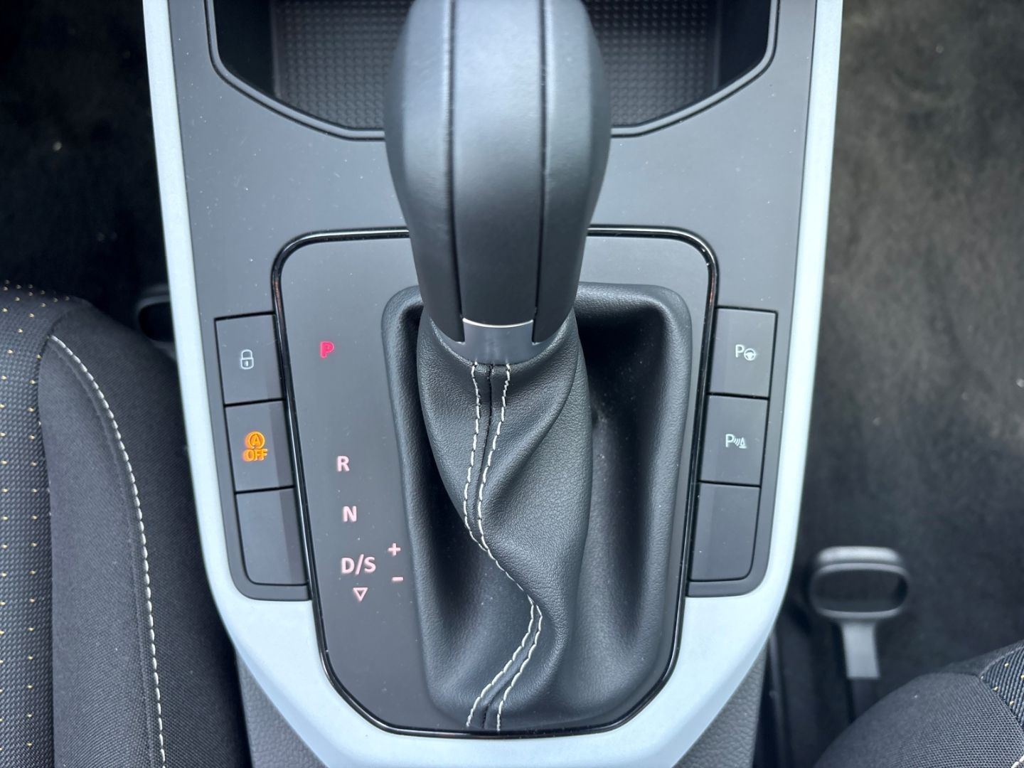 Fahrzeugabbildung SEAT Arona Navi Digitales Cockpit LED Sperrdiff. Appl