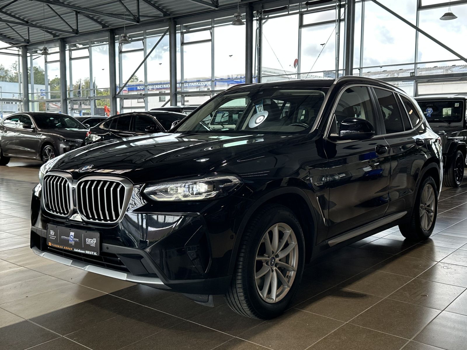 BMW X3 30e xDrive Leder Pano R.Cam Navi SHZ LED DAB imagem 3