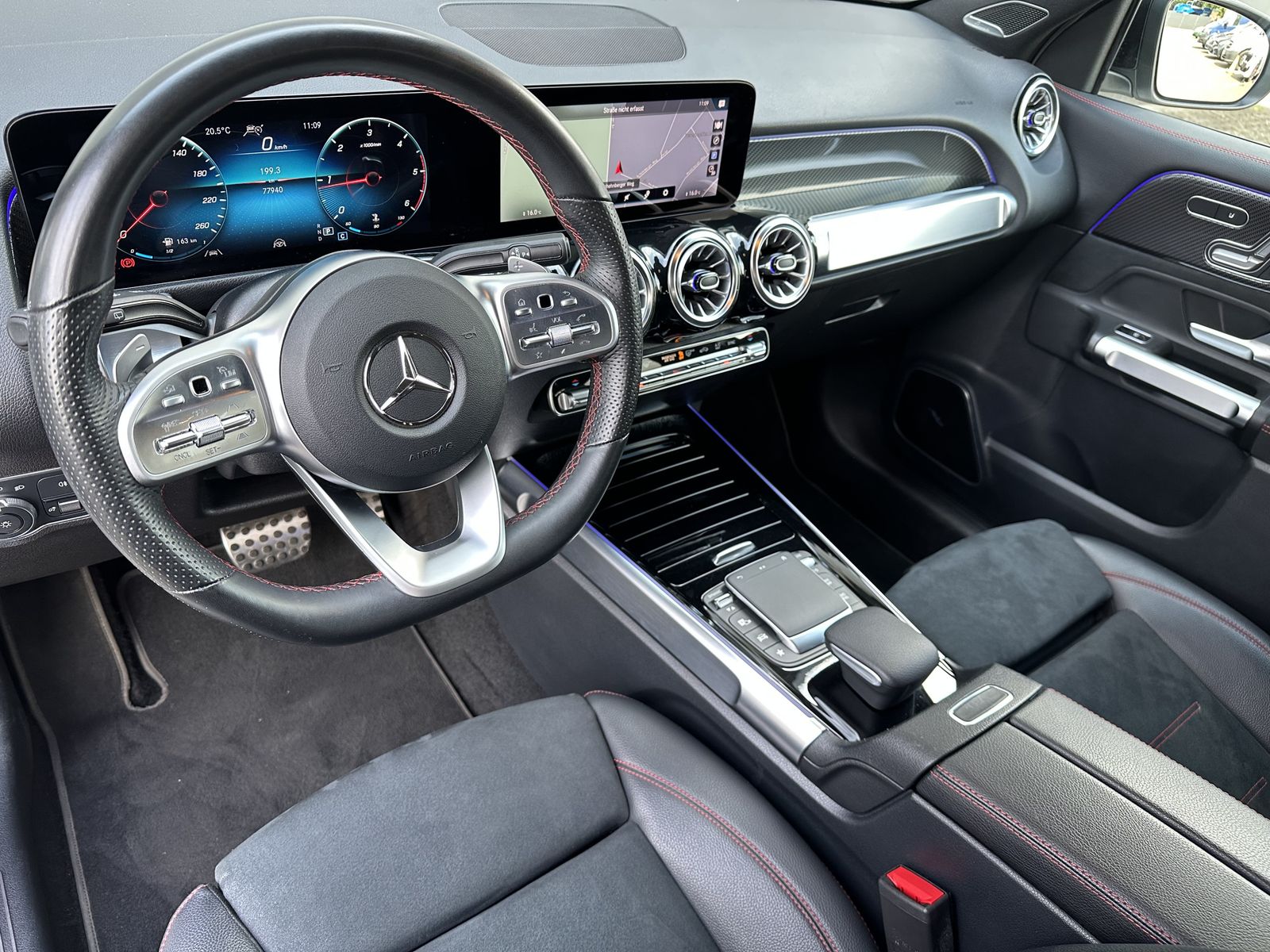 Fahrzeugabbildung Mercedes-Benz GLB 220d 4Matic AMG-Line NAV+LED+20ZO+BURMESTER
