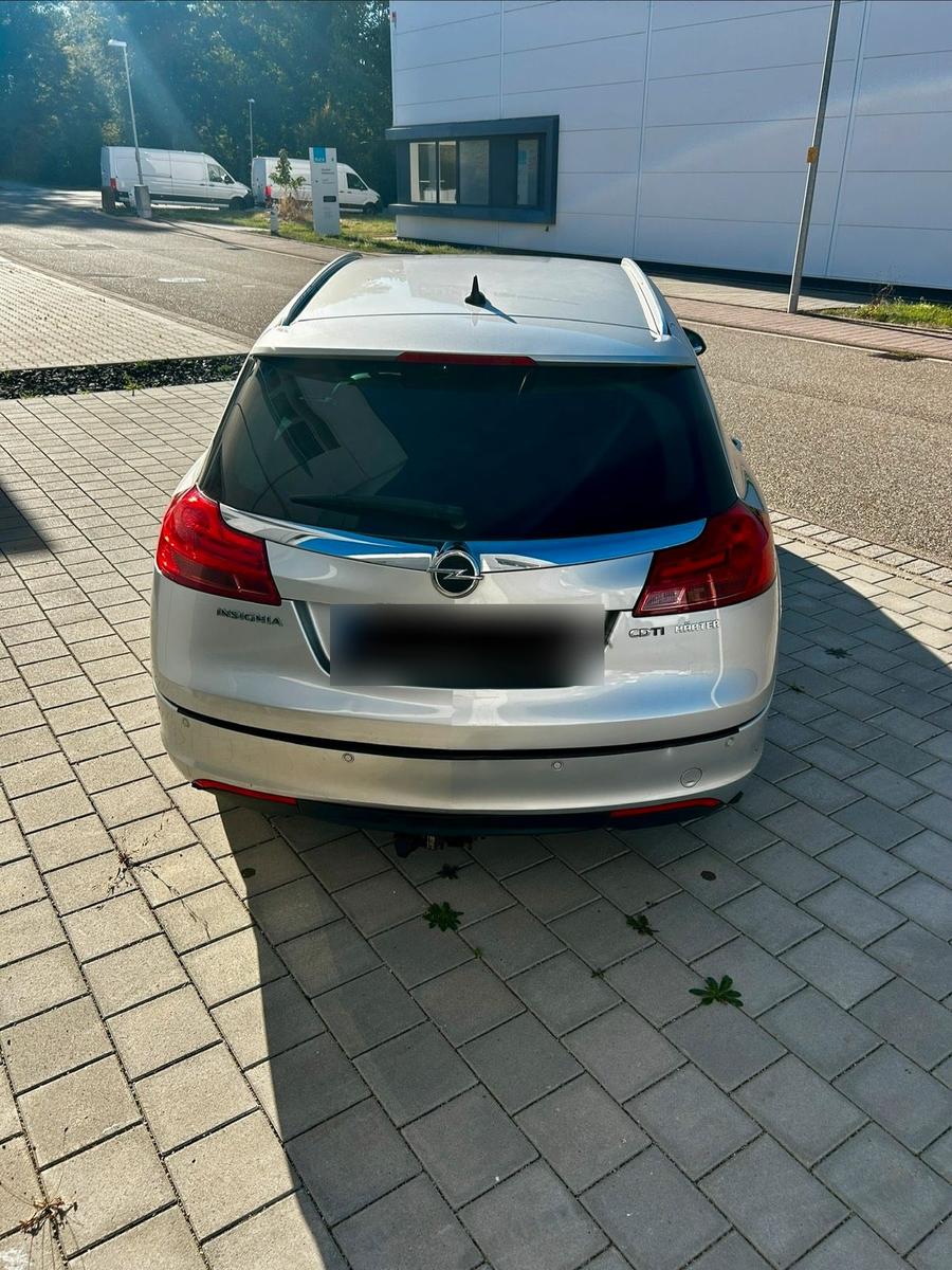 Opel Insignia 2011 — interior
