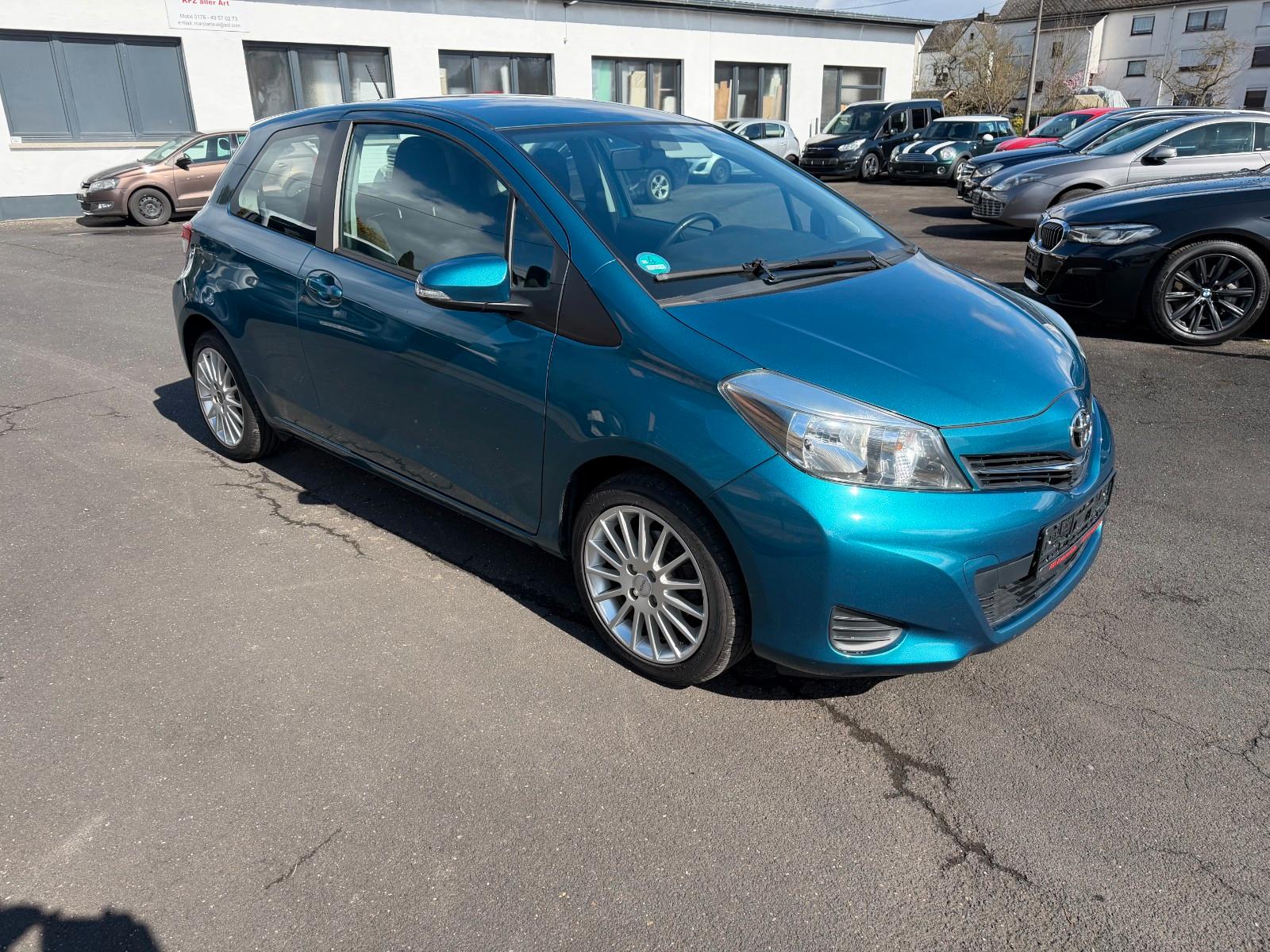 Toyota Yaris Life Navi R.Kamera Tempomat Automatik