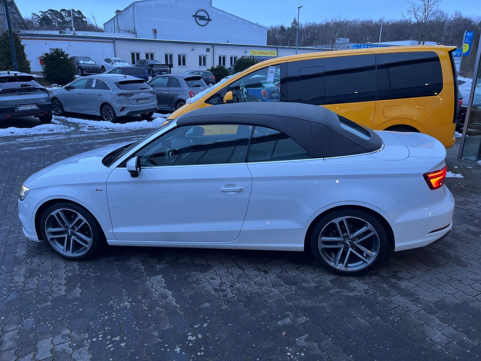 Fahrzeugabbildung Audi A3 Cabriolet 35 TFSI S line sport MATRIX LED NAV