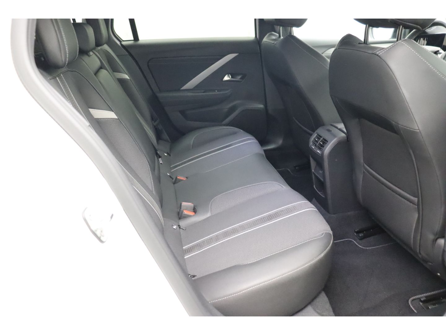 Fahrzeugabbildung Opel Astra L 1.2 Sports Tourer GS LED Kamera Touch