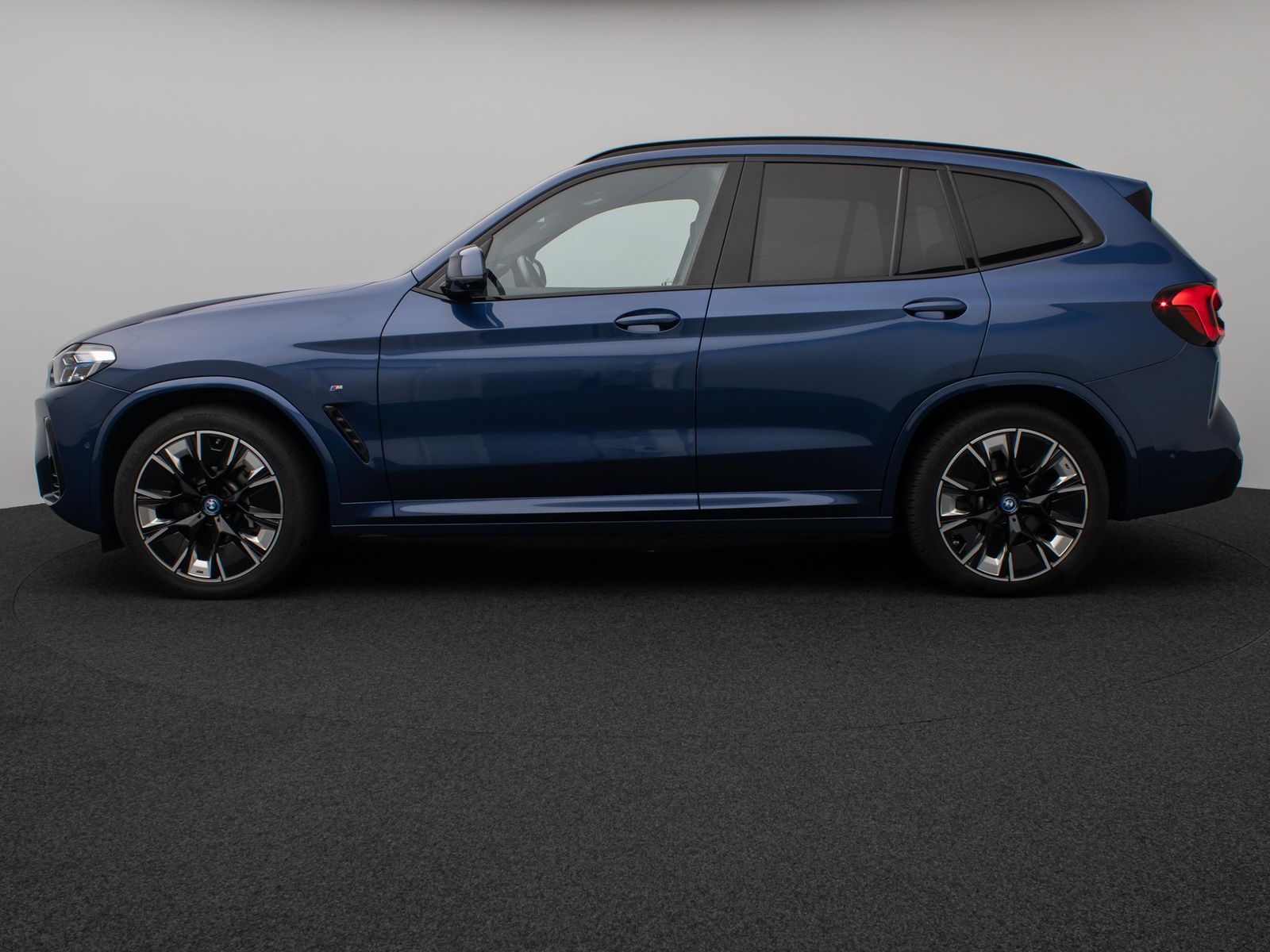 Fahrzeugabbildung BMW iX3 Impressive M Sport Panoram Laser 360°HUD H/K
