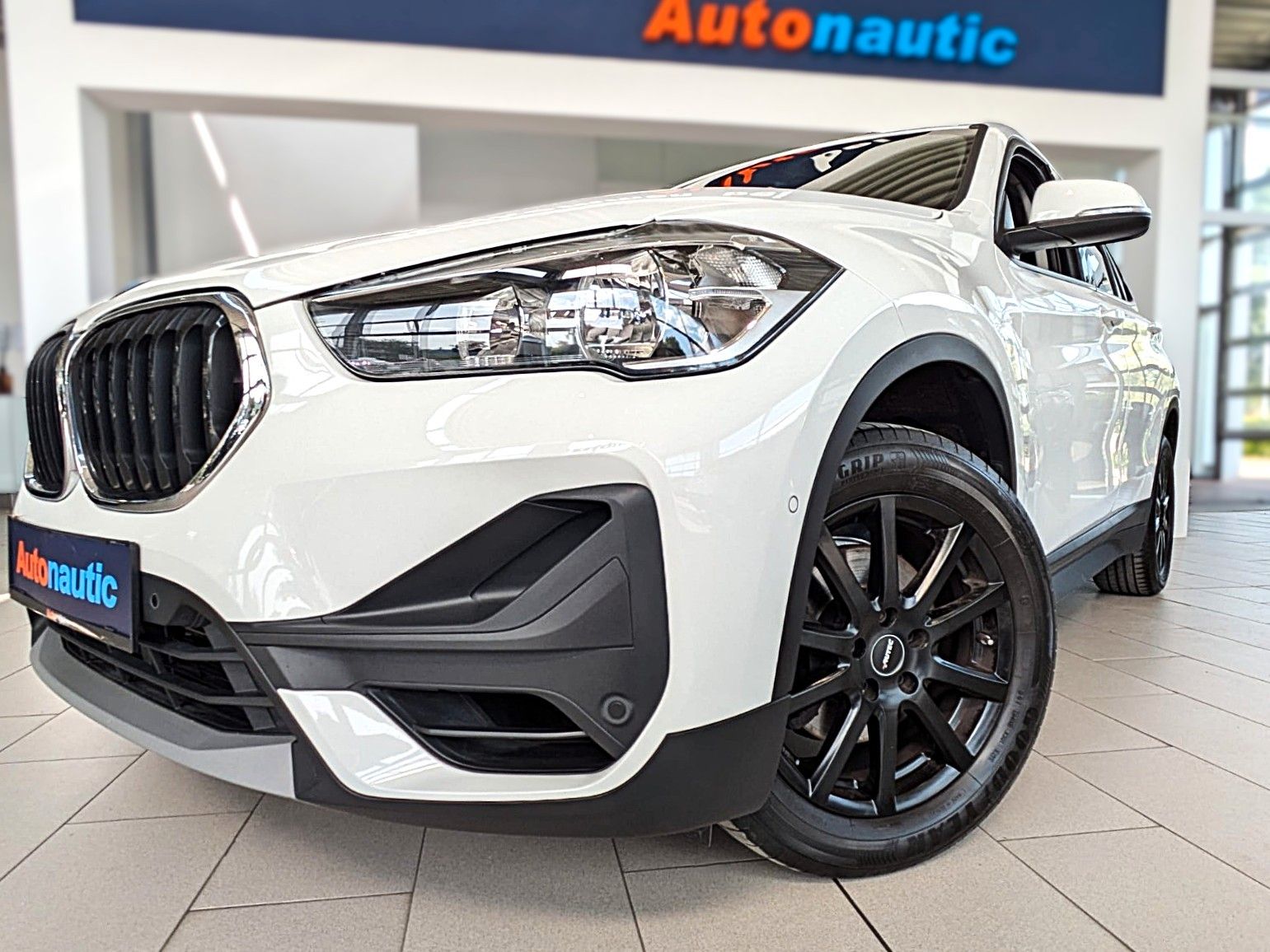 Fahrzeugabbildung BMW X1 18i LCI NAVI SHZ AHK PDC KLIMAAUT 8xALU