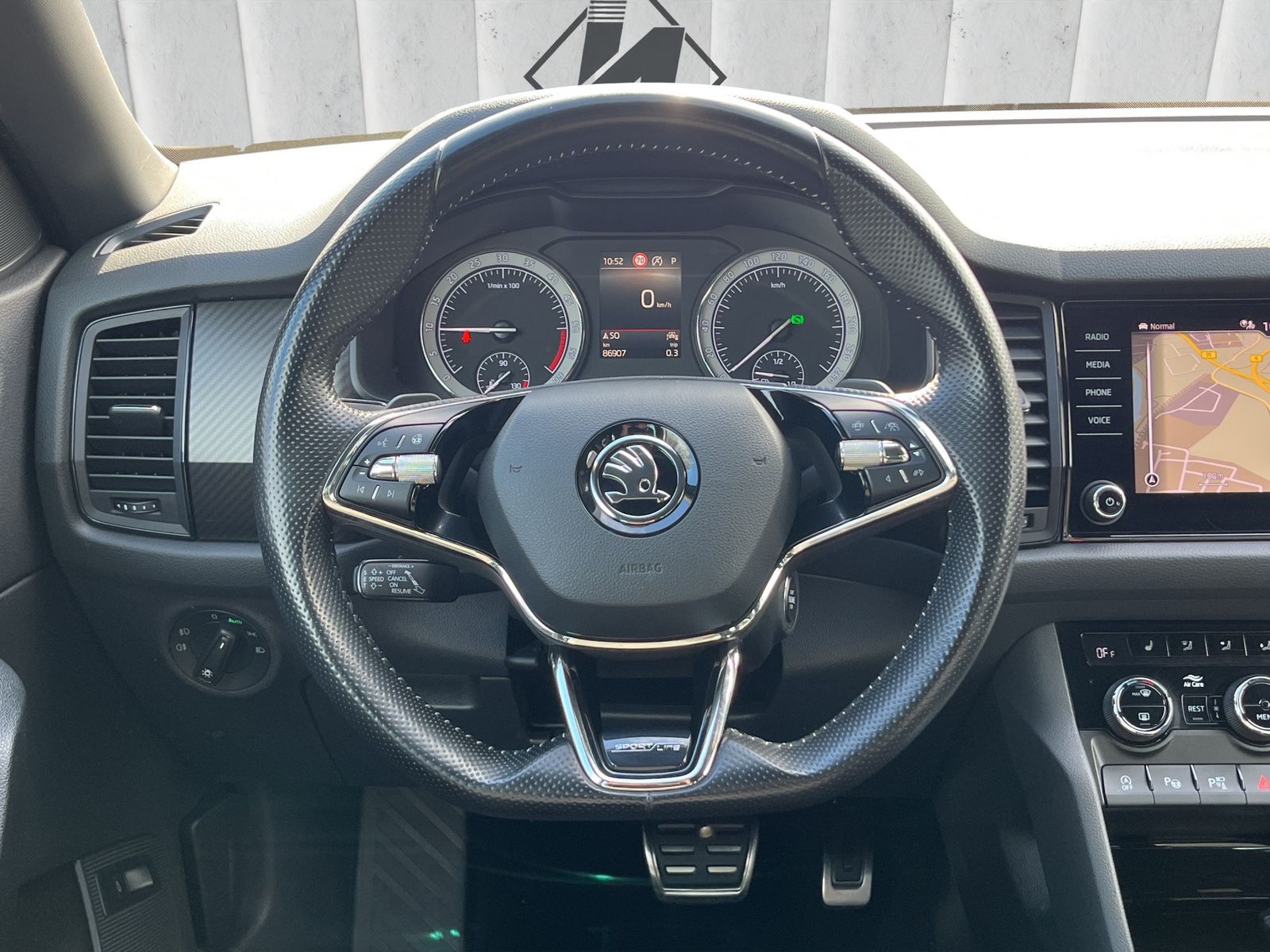 Fahrzeugabbildung SKODA Kodiaq Sportline 4x4*SHZ*LHZ*NAVI*AHK*ACC**