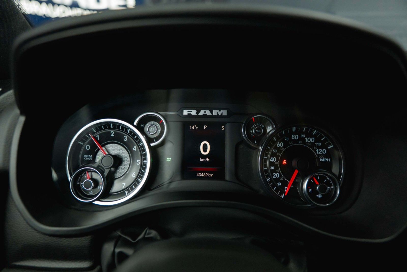 Fahrzeugabbildung Dodge RAM 5.7 V8 HEMI 4x4 NIGHT OFFROAD ARMY STYLE LED