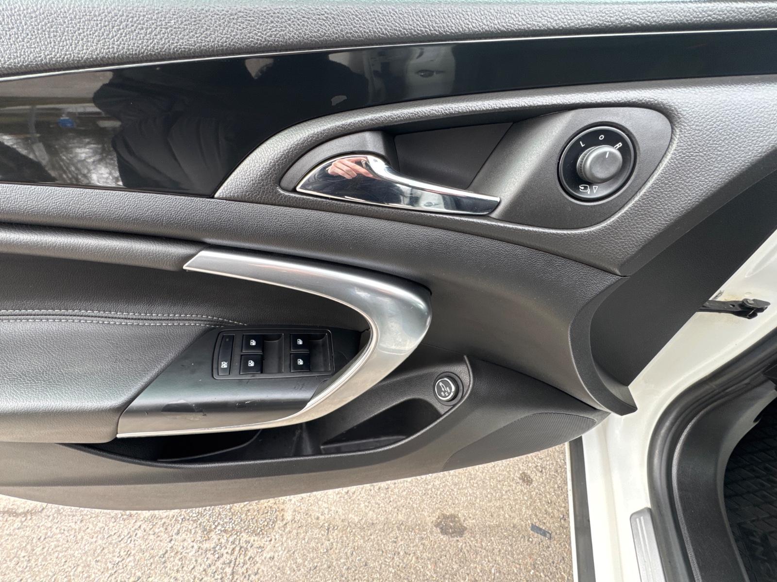 Opel Insignia 2012 — photo 17