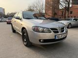 Nissan Almera 1.8 - graue Nissan Almera