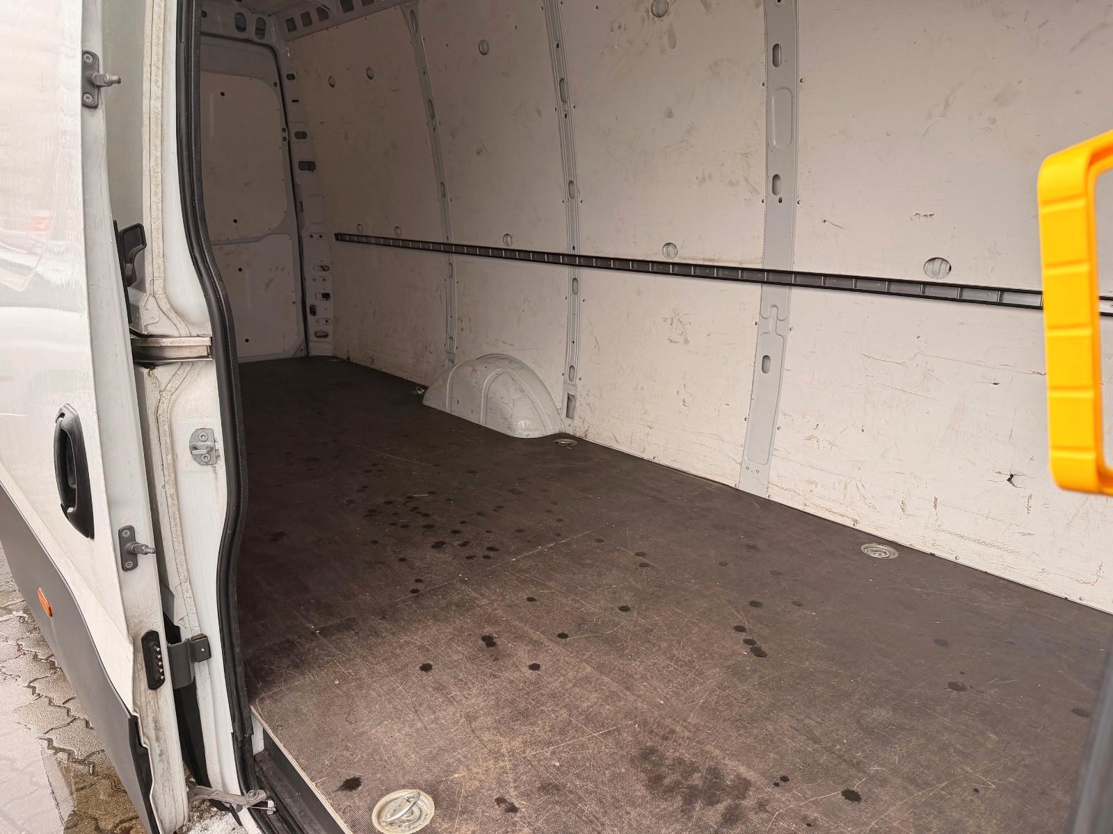 Iveco Daily Kasten HKa 35 S ... V Radstand 4100