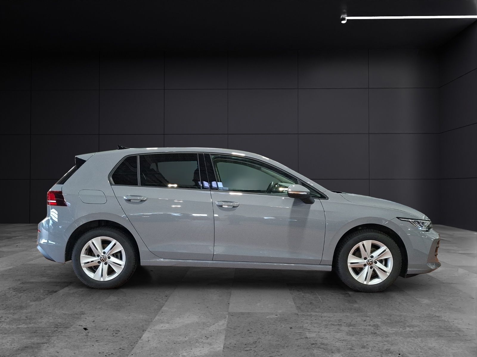 Fahrzeugabbildung Volkswagen Golf VIII TSI Life LED CarPlay AID ACC RFK SHZ