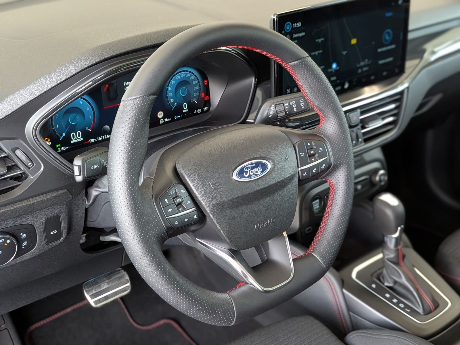 Fahrzeugabbildung Ford Focus ST-Line X Styling Matrix B&amp;O Pano 18"