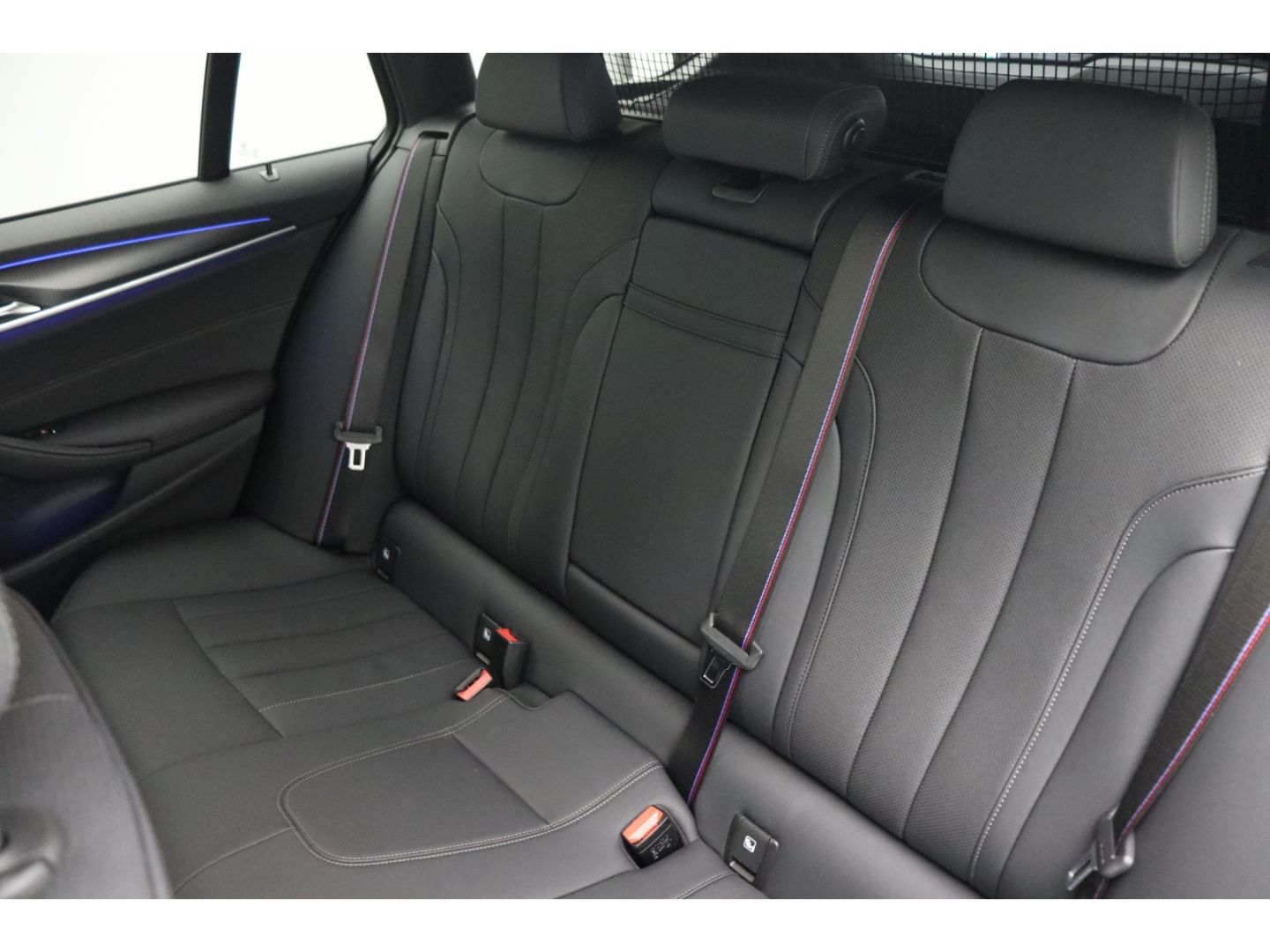 Fahrzeugabbildung BMW 540 d xDrive M Sport Touring Park-Assistent AHK