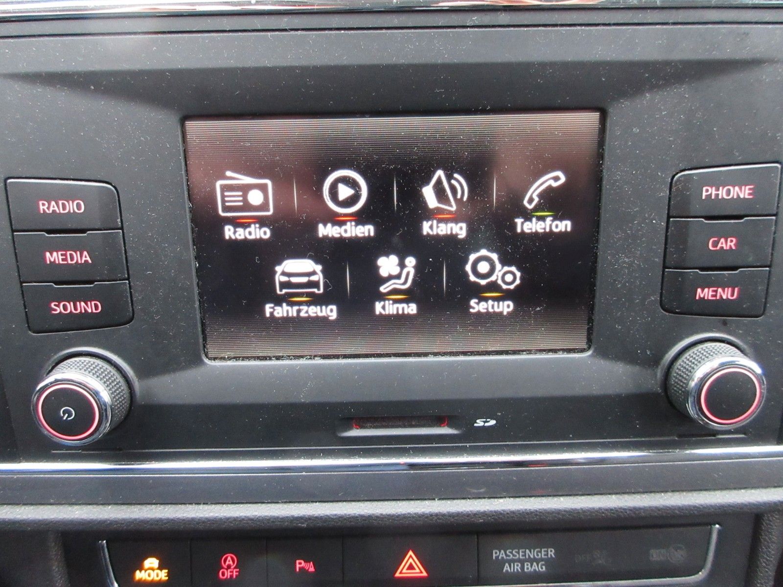 Fahrzeugabbildung SEAT Leon 1.8T FR LED/SHZ/PDC/18"ALU/TEMPOMAT