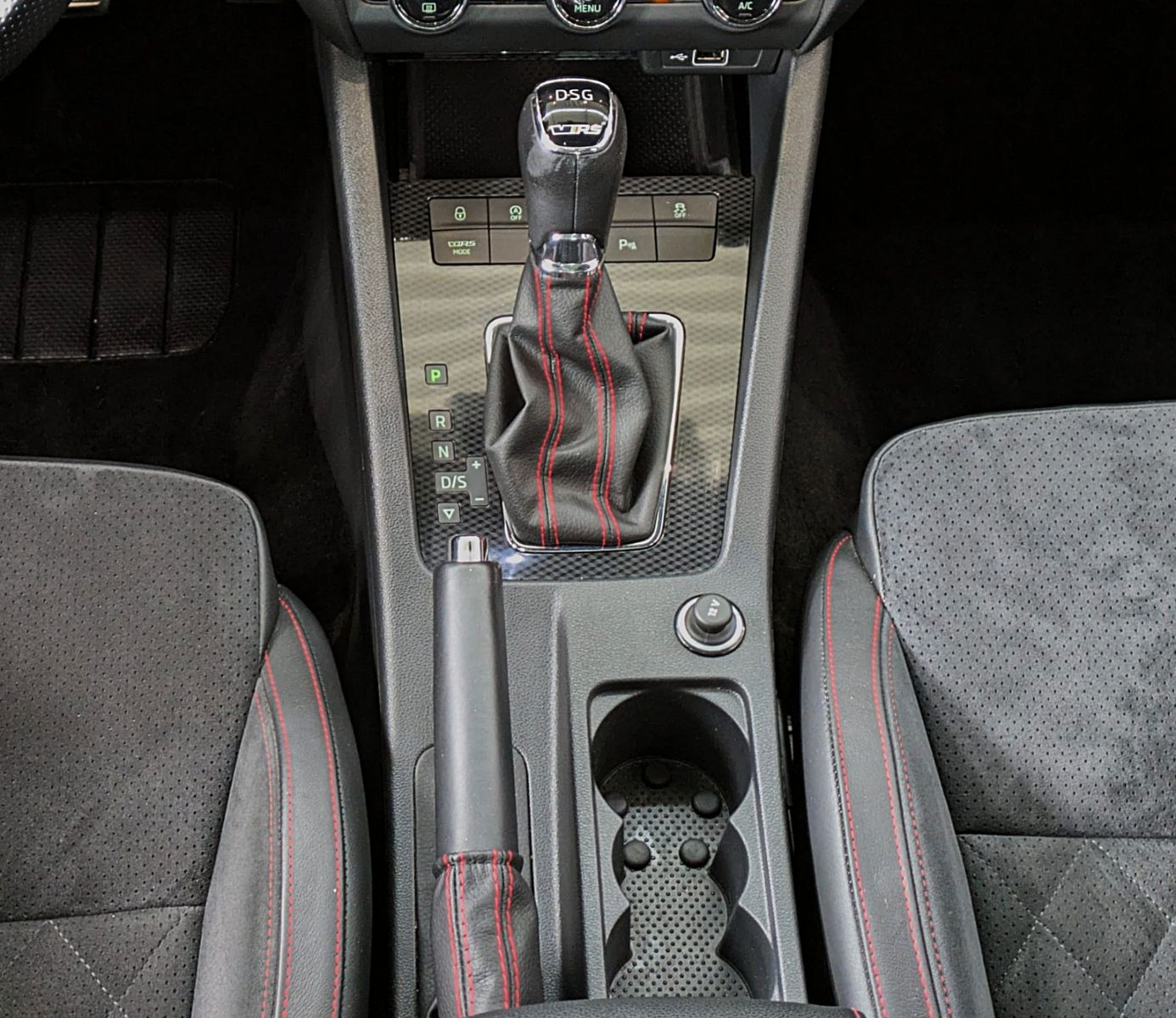 Fahrzeugabbildung SKODA Octavia RS DSG PANO ACC LED VIRTUAL CAM CARPLAY