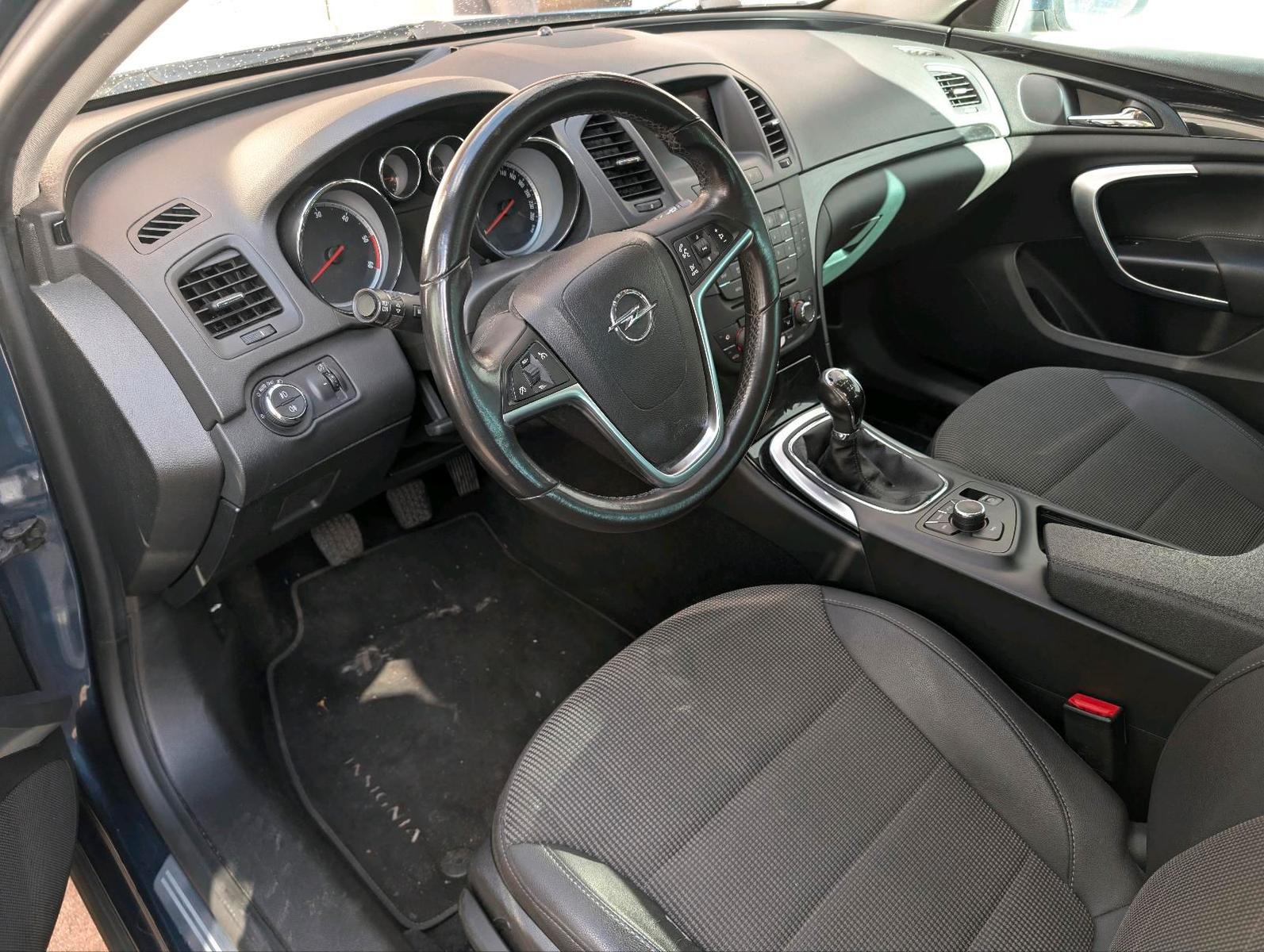 Opel Insignia 2010 — photo 10