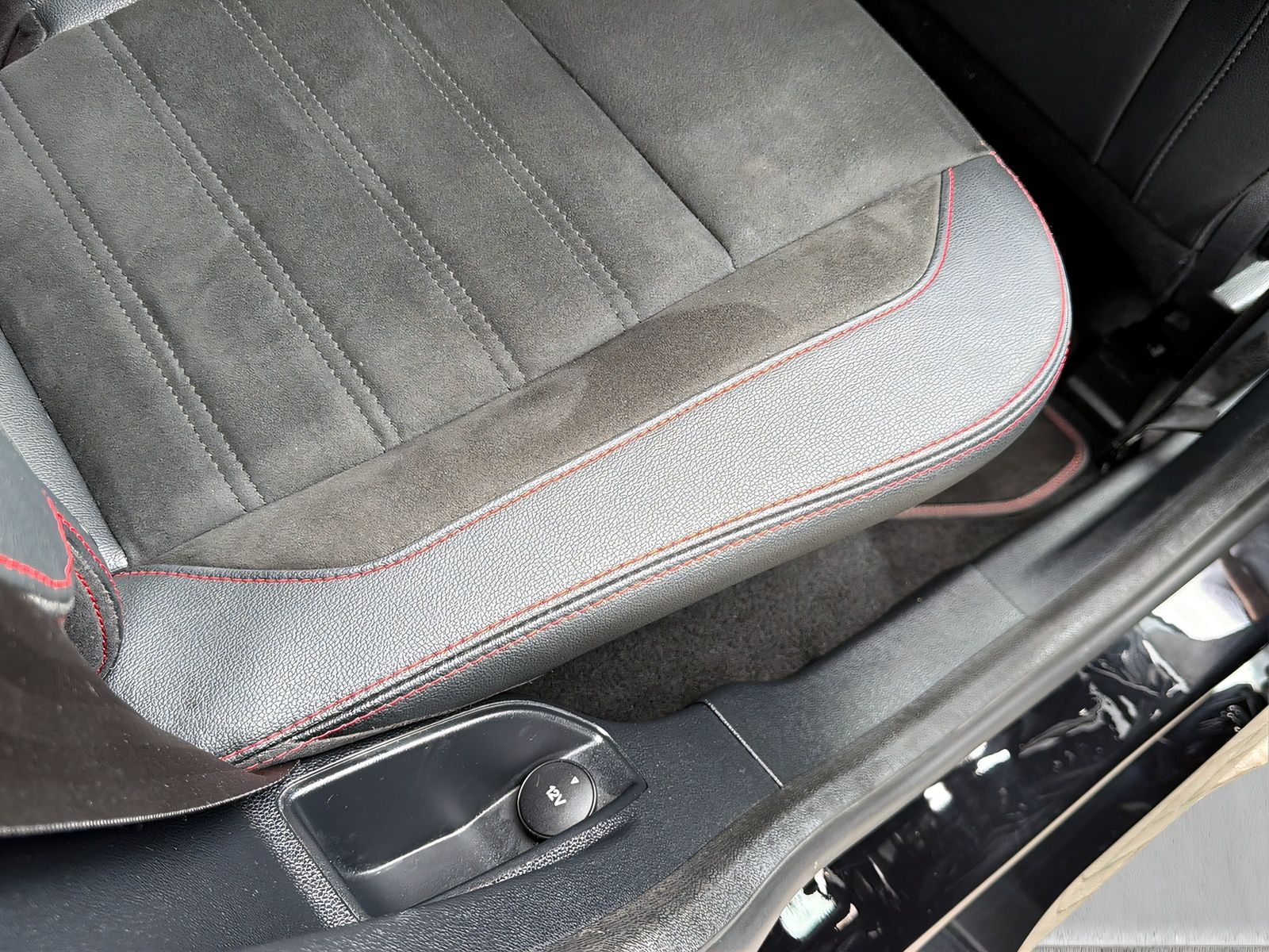 Fahrzeugabbildung Ford EcoSport 1.0 ST-LINE AHK LEDER KLIMAAUT.NAVI PDC