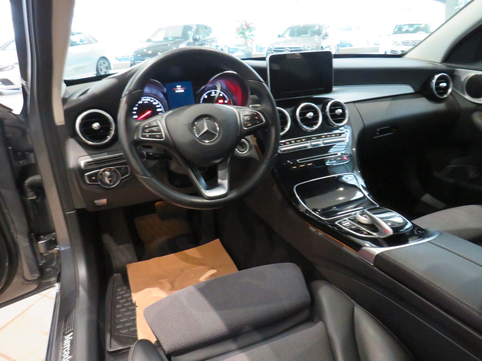 Fahrzeugabbildung Mercedes-Benz C 220 T d*AHK*LED Multi*Fernlicht*Panorama*Toten