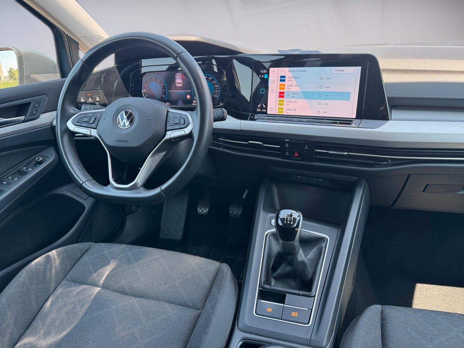 Fahrzeugabbildung Volkswagen Golf VIII Lim. Life 1.5 TSI