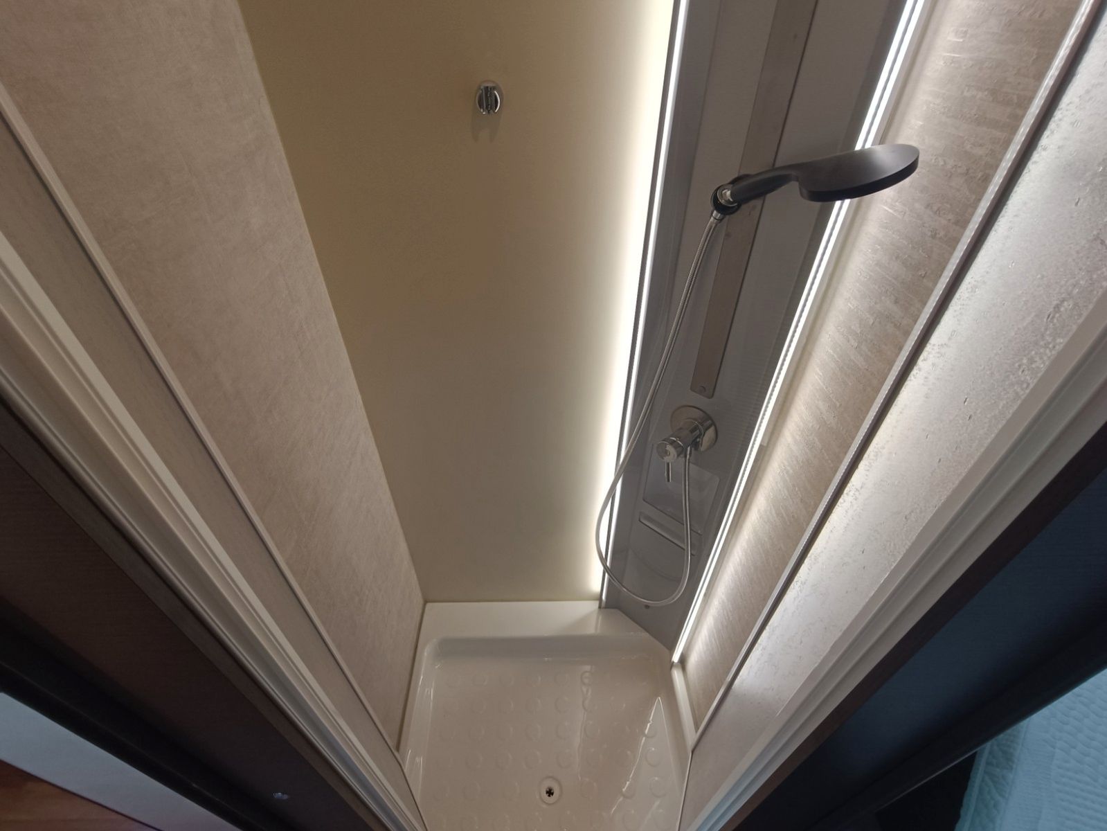 Fahrzeugabbildung Ahorn Alaska TQ *Luftfahrwerk*SAT*AHZV*Solar