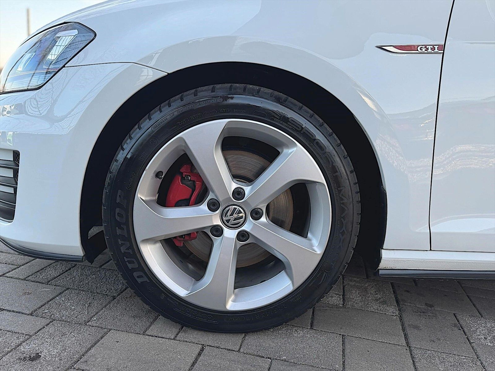 Fahrzeugabbildung Volkswagen Golf VII GTI BMT Performance *Bi-Xenon*Navi*