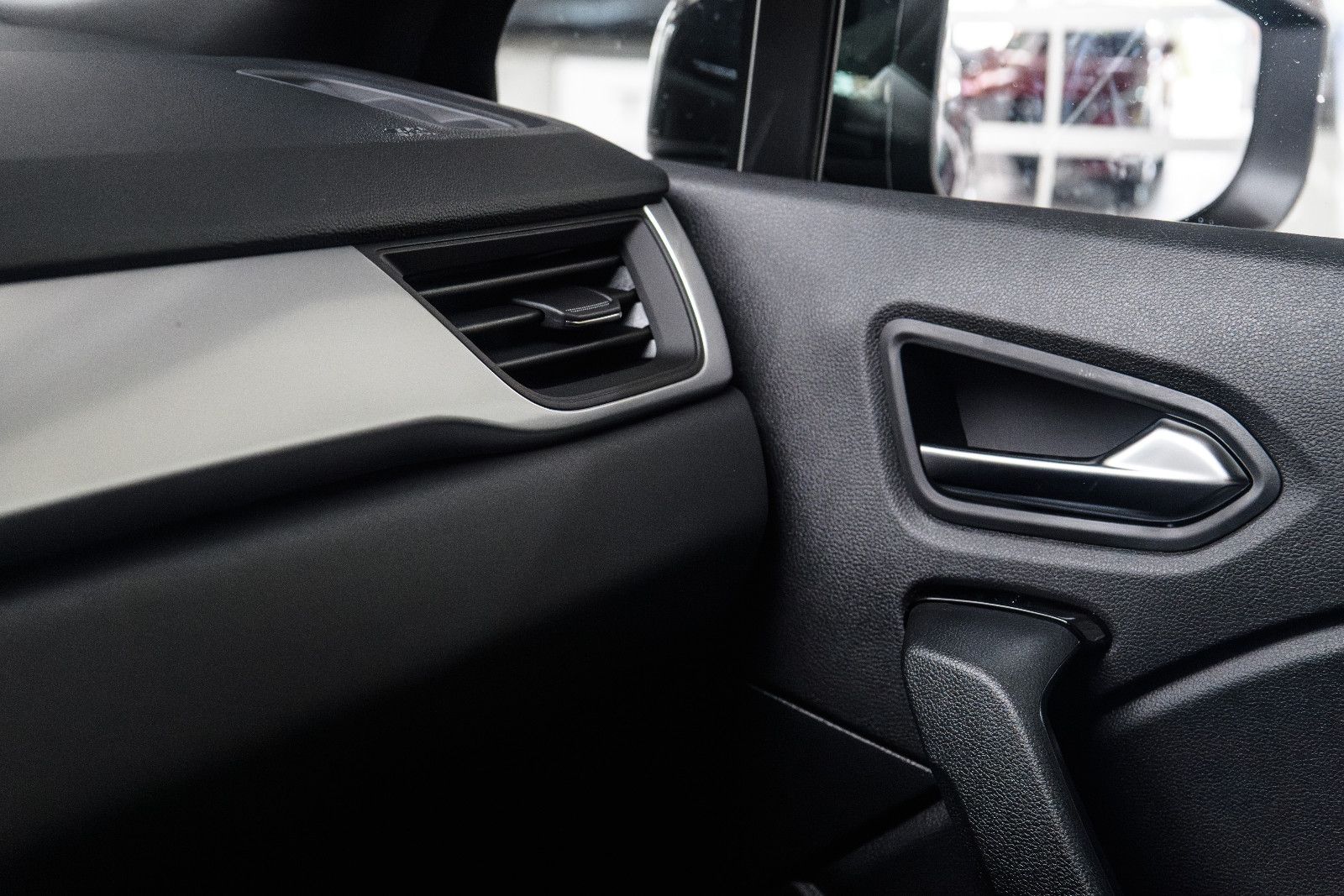 Fahrzeugabbildung Mitsubishi Diamant PLUS Black  Edition 1.8 HEV  +LED +
