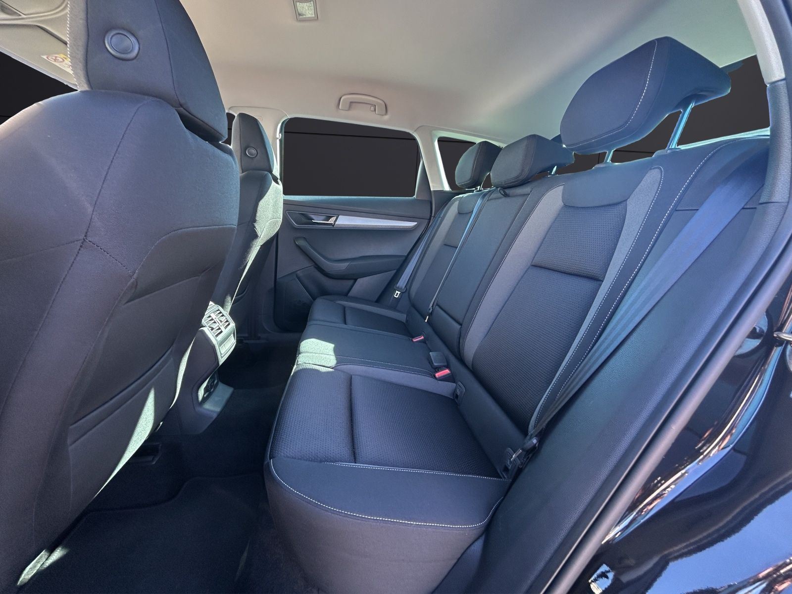 Fahrzeugabbildung SKODA Karoq TSI Tour LED Navi AIC GRA RFK SH