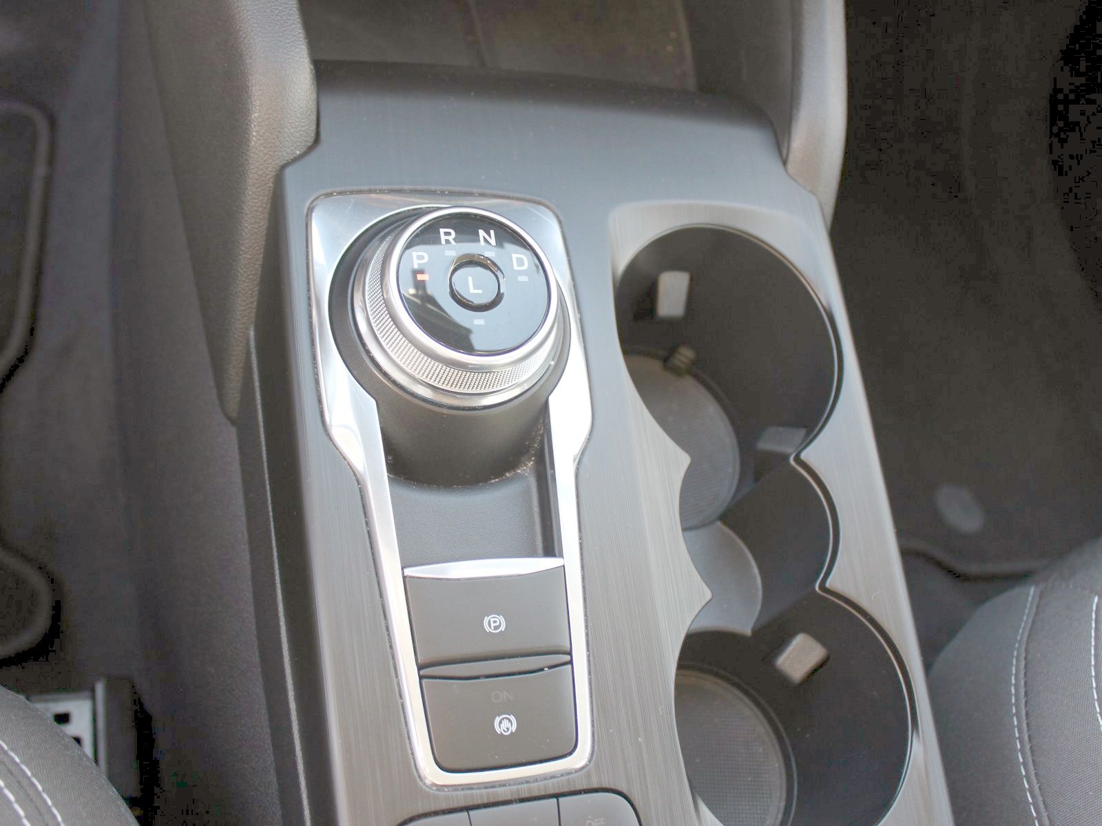 Fahrzeugabbildung Ford Kuga Plug-In Hybrid Cool & Connect 2,5 Duratec