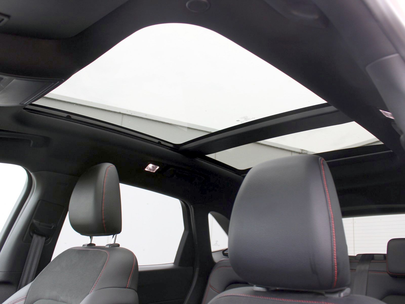 Fahrzeugabbildung Ford Kuga Plug-In Hybrid ST-Line X 2,5 Duratec