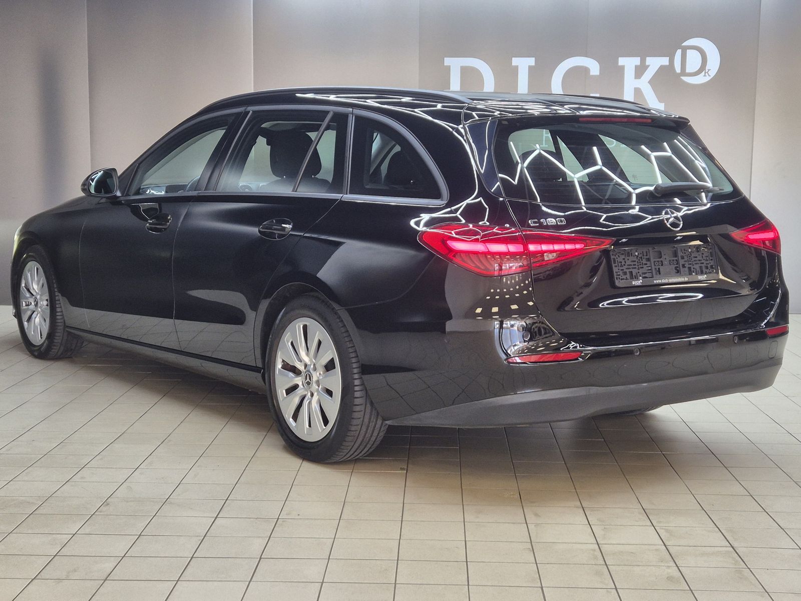 Fahrzeugabbildung Mercedes-Benz C 180 T CGI 9G NAVI+LED+SHZ+KAMERA+TEMP+DAB+LM