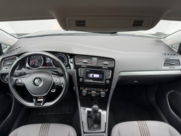 Volkswagen Golf - 10
