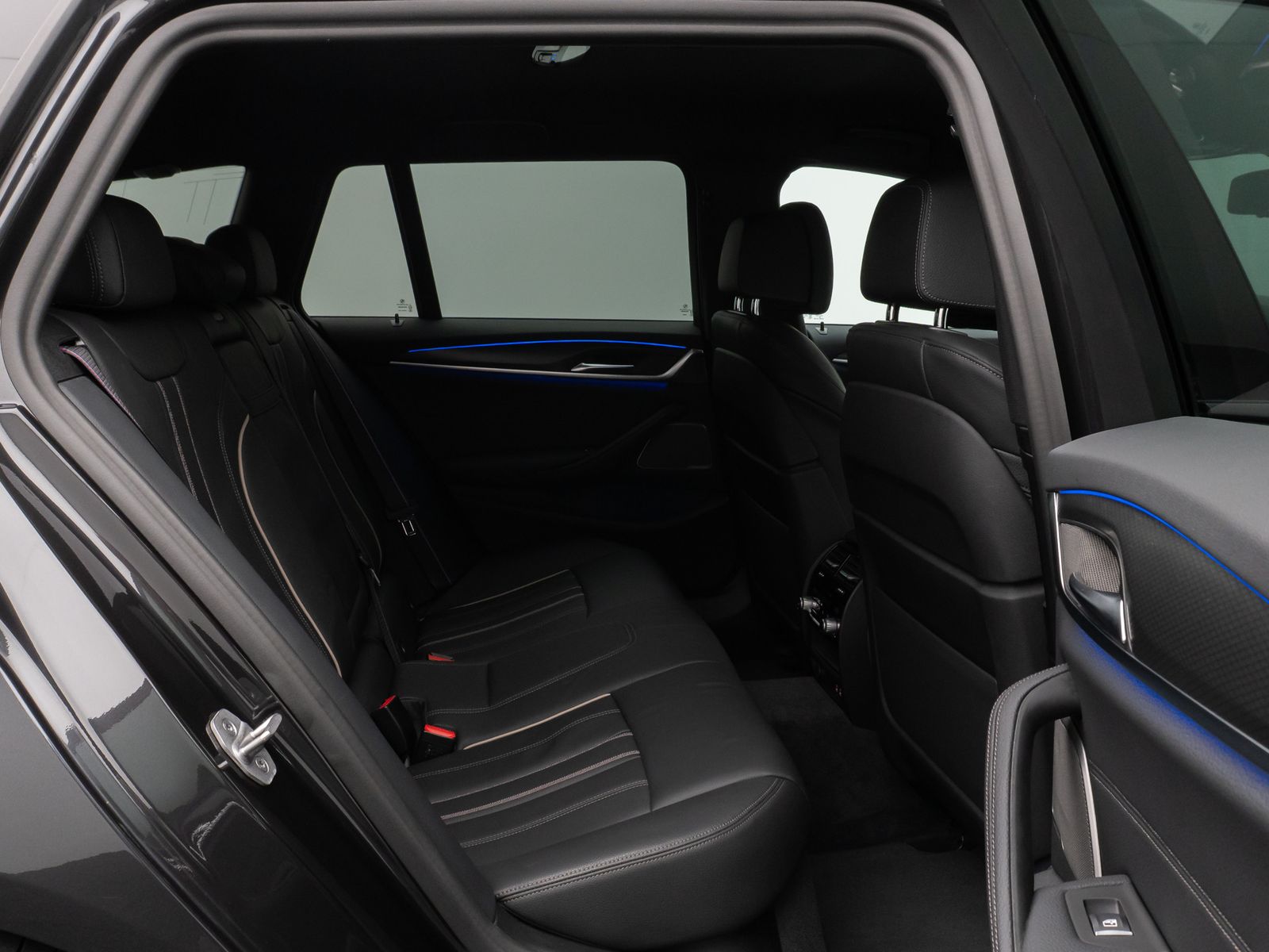 Fahrzeugabbildung BMW 540d xD M Sport Pro Kamera HUD DAB H/K AHK Alarm