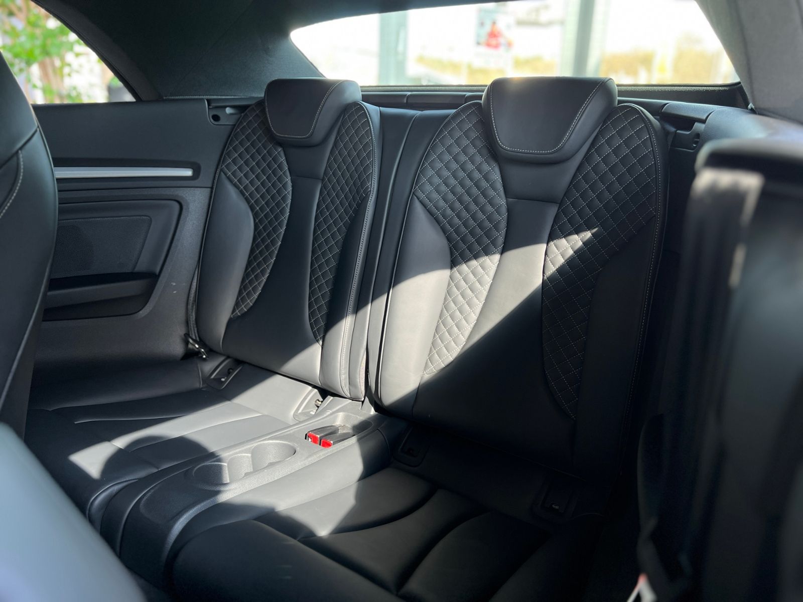 Fahrzeugabbildung Audi A3 Cabriolet S line sport LED NAV SHZ PDC 18"