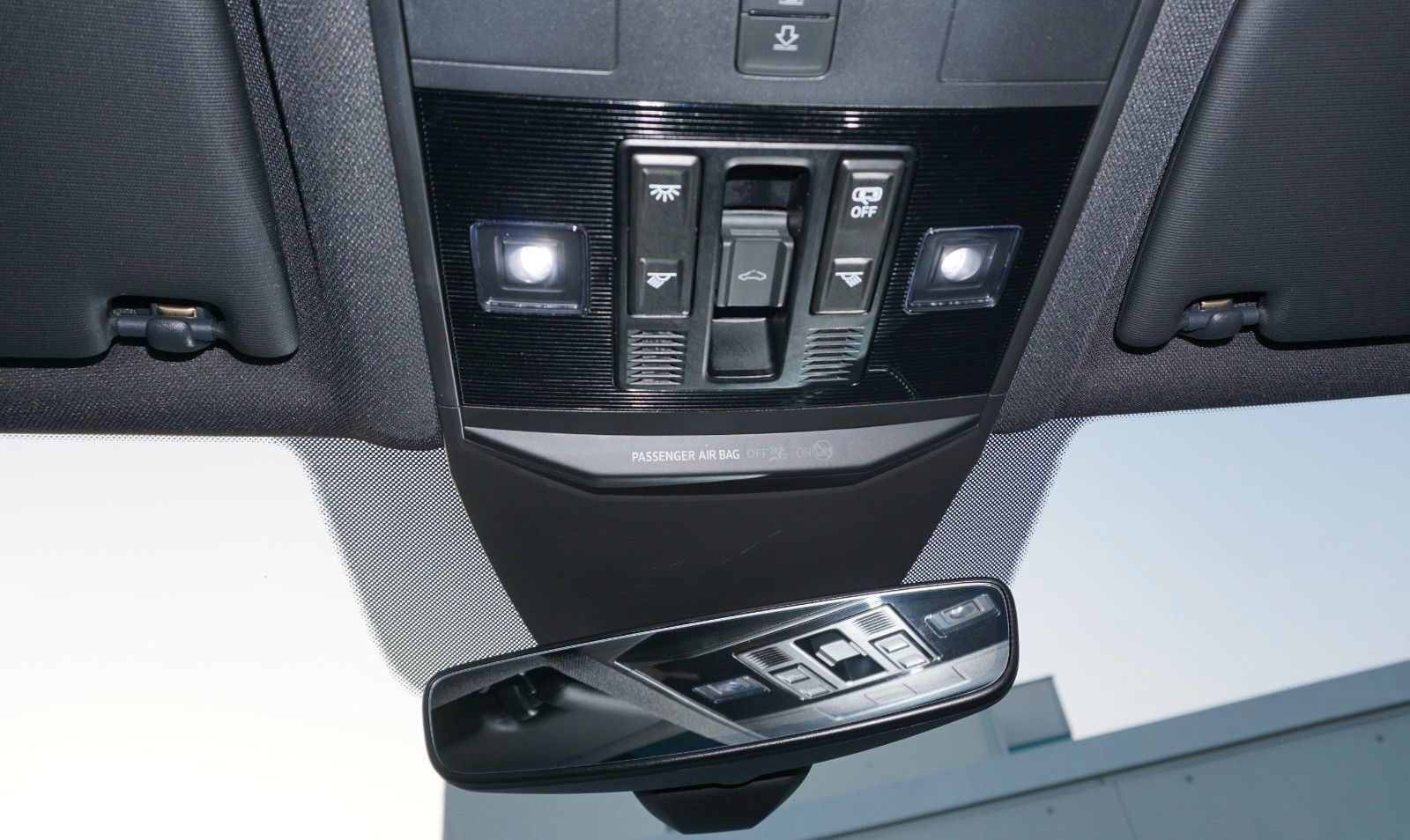 Fahrzeugabbildung Volkswagen T-Roc Sport 4Motion, Kamera, Navi, Pano, Black