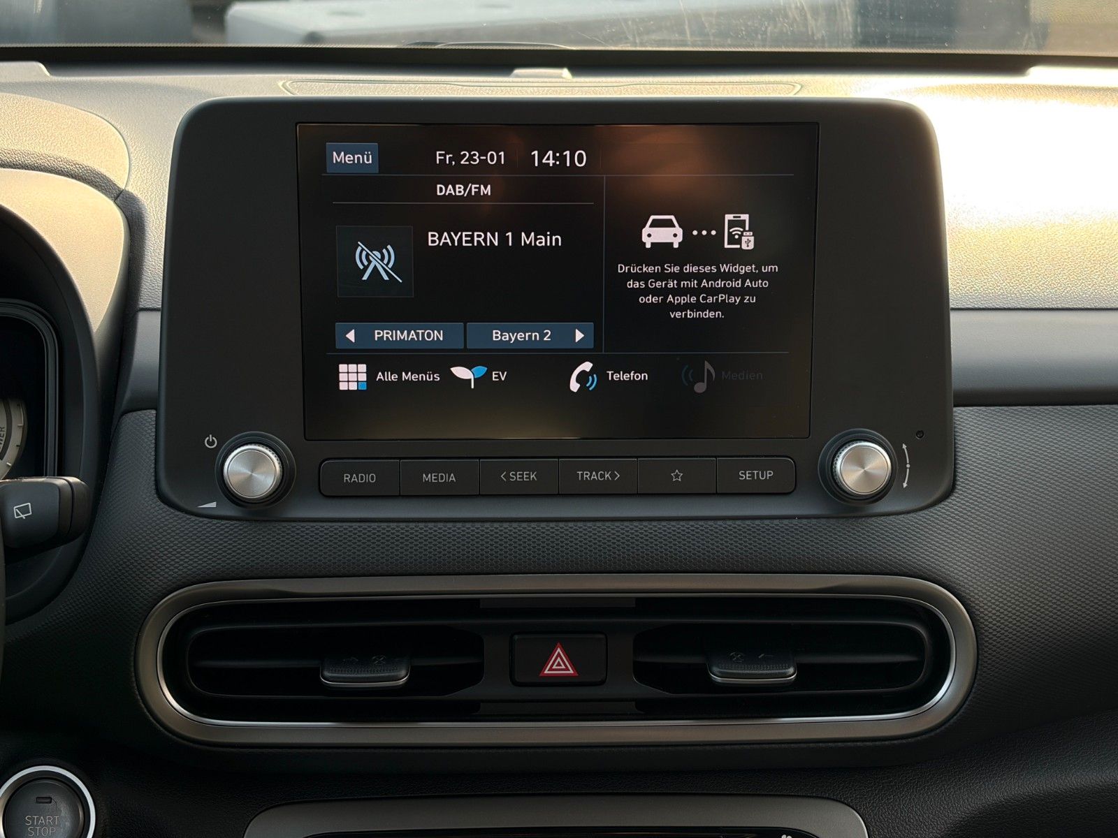 Fahrzeugabbildung Hyundai KONA E Select ACC LKAS PDC CAM SHZ CarPlay