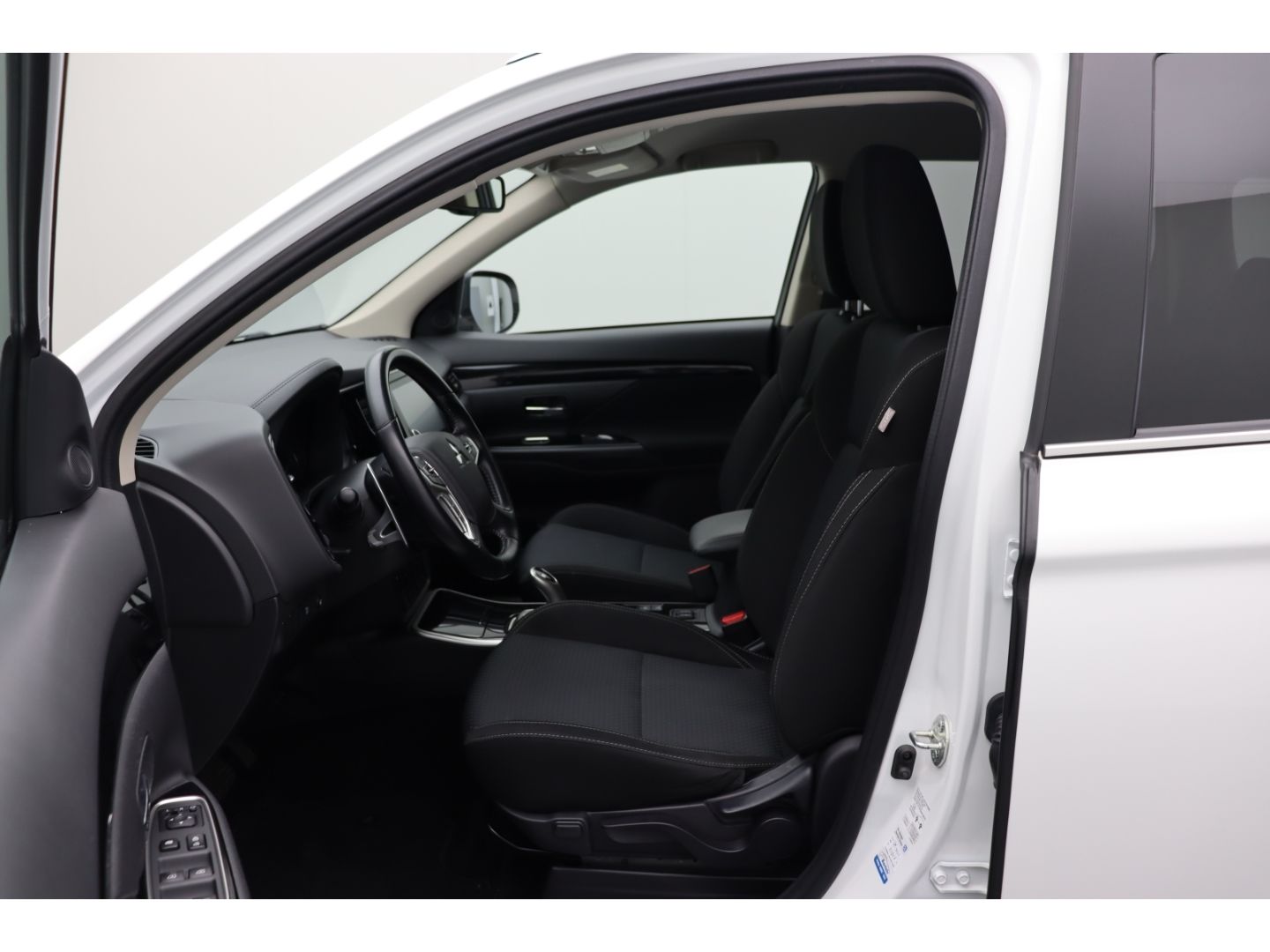 Fahrzeugabbildung Mitsubishi Plug-in Hybrid Outlander PHEV 2.4 Basis 4WD